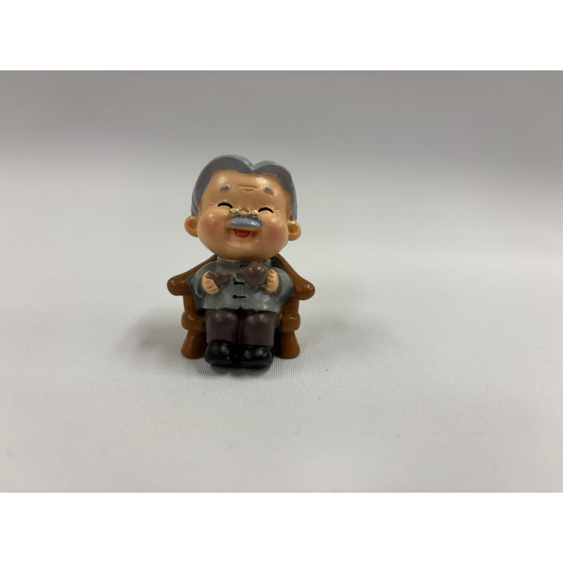 Figurka Dziadek z Filiżanką