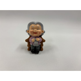 Figurka Babcia z Szalikiem